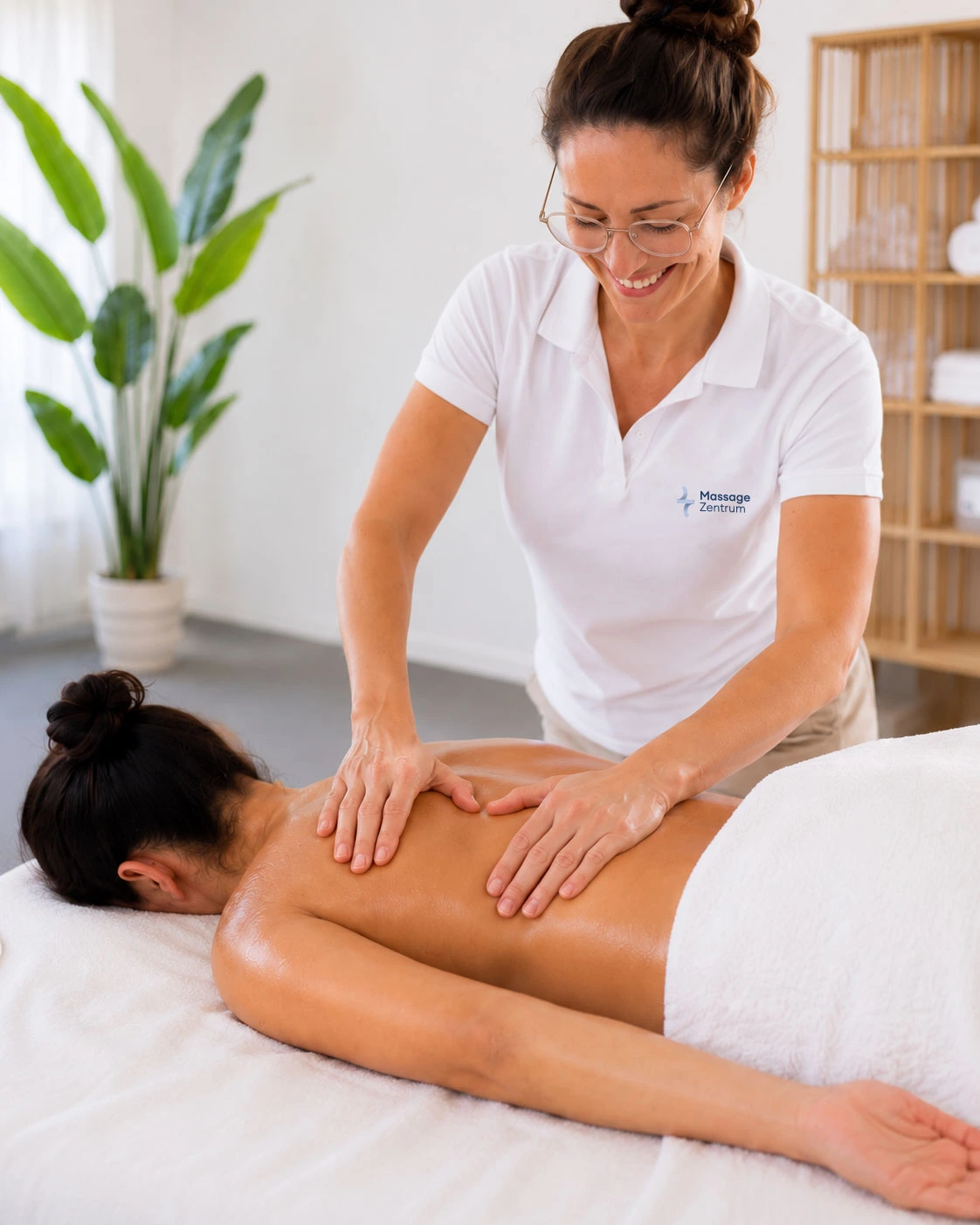 Medizinische Massage in unserer Praxis an der Neugasse 18 in Baar